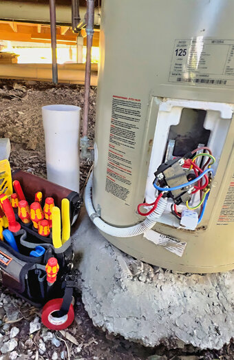 https://landsdalehotwater.com.au/uploads/2025/06/electric-hot-water-system-49471.jpg