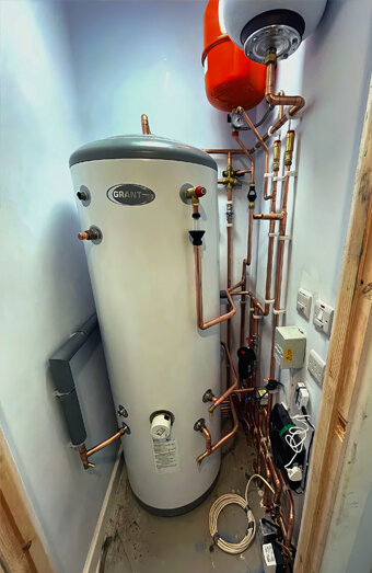 https://landsdalehotwater.com.au/uploads/2025/06/gas-hot-water-system-11703.jpg
