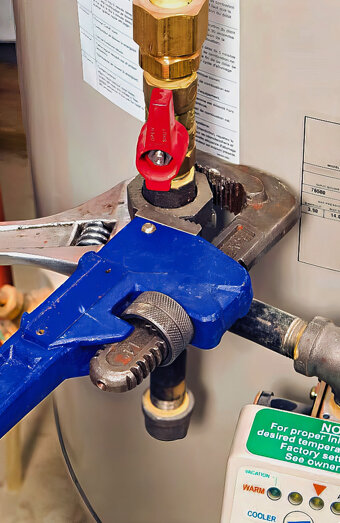 https://landsdalehotwater.com.au/uploads/2025/06/hot-water-servicing-15633.jpg
