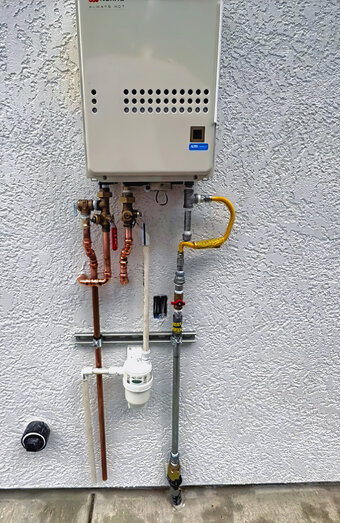 https://landsdalehotwater.com.au/uploads/2025/06/thermostatic-water-systems-62598.jpg